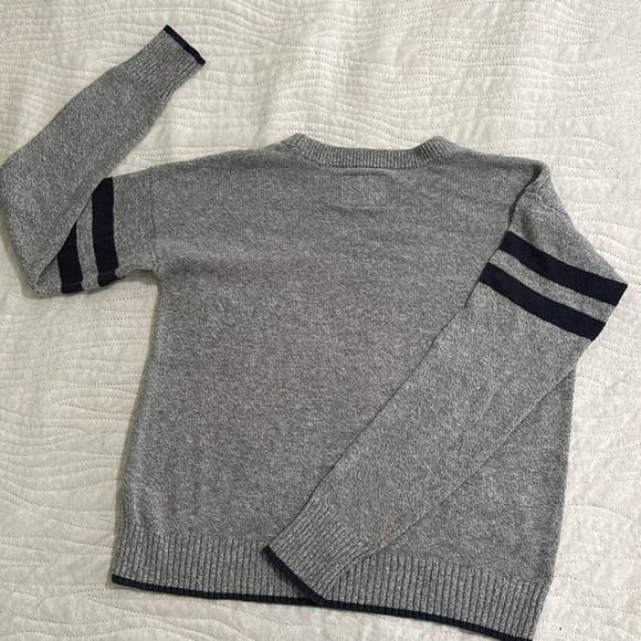 Vintage circa 2000’s Abercrombie and Fitch sweater. Size medium. - Picture 3 of 4